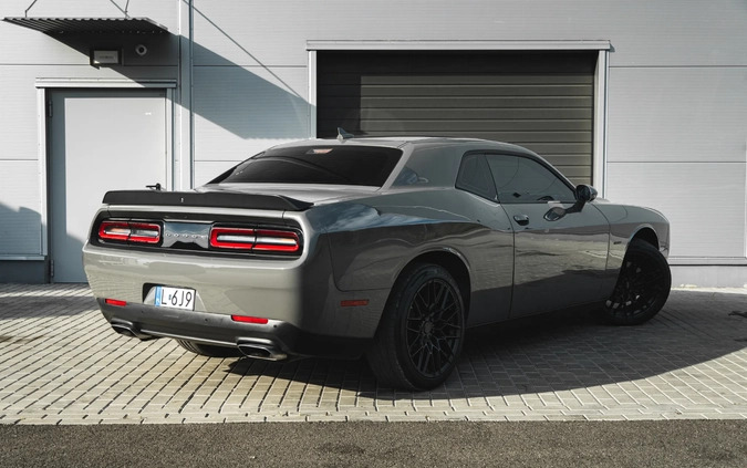 Dodge Challenger cena 126000 przebieg: 130000, rok produkcji 2018 z Chełm małe 781